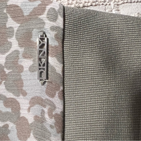 DKNY Women's Animal Print Sweatshirt - Olive. Sz/M - Picture 5 of 10